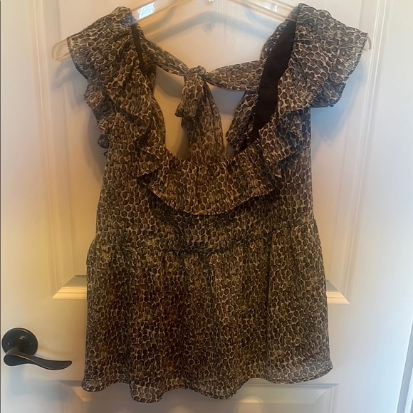 Banana Republic Ruffle Top - Picture 3 of 9